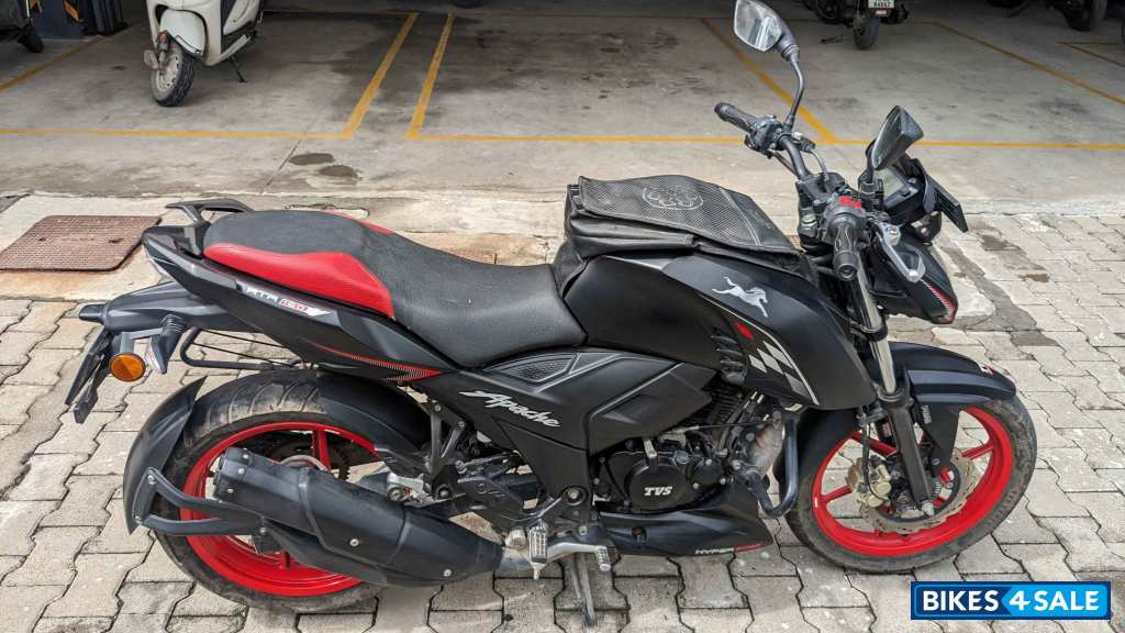 Matte Black TVS Apache RTR 160 4V Special Edition