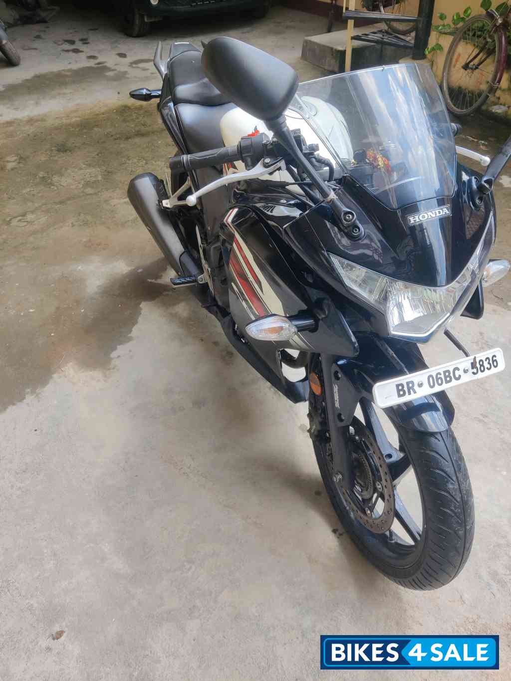 White And Black Honda CBR 250R ABS