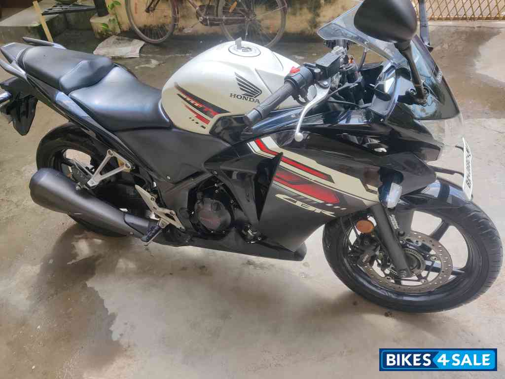 White And Black Honda CBR 250R ABS