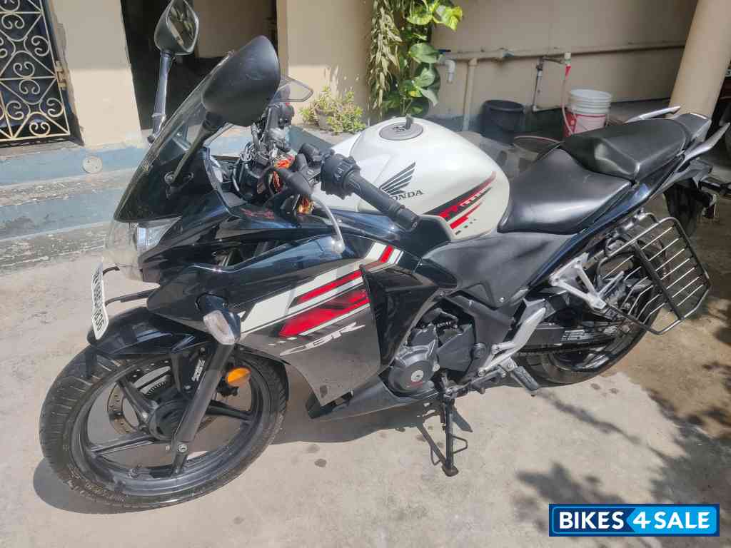 White And Black Honda CBR 250R ABS