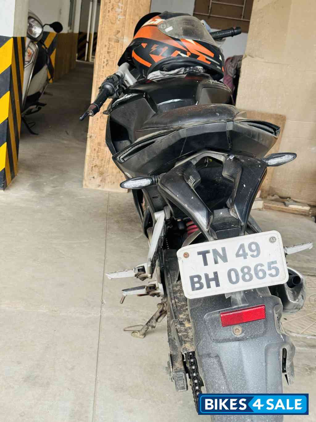 Bajaj Pulsar RS 200 ABS