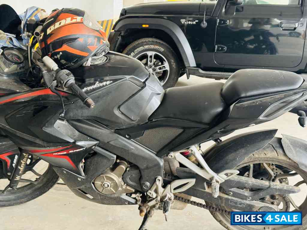 Bajaj Pulsar RS 200 ABS