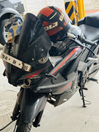 Bajaj Pulsar RS 200 ABS