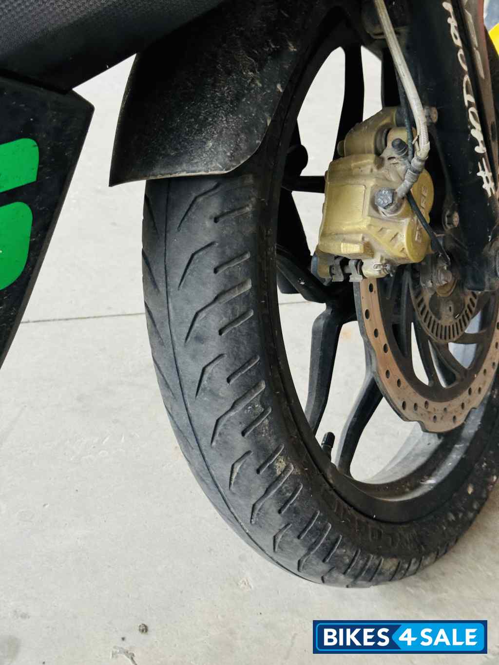 Bajaj Pulsar RS 200 ABS