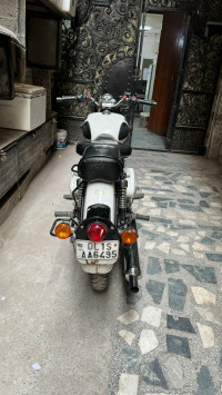 White Royal Enfield Classic 350