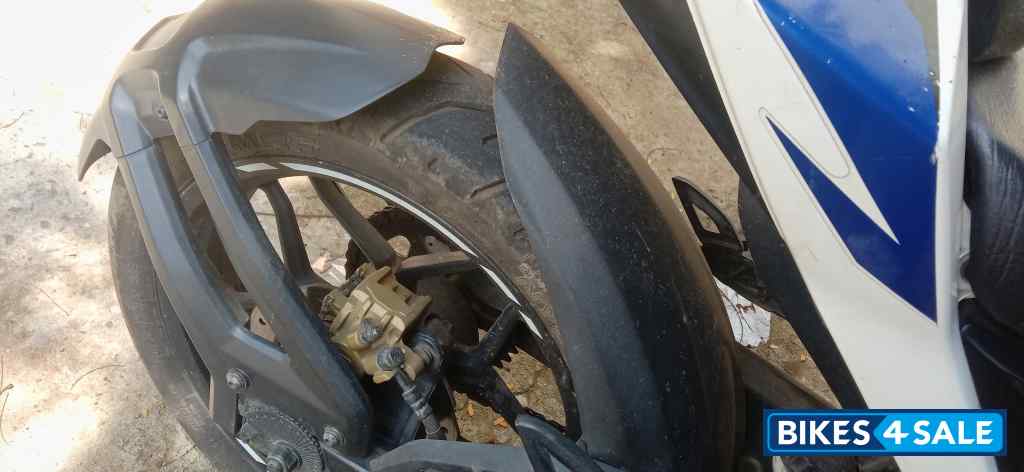 Bajaj Pulsar RS 200 ABS