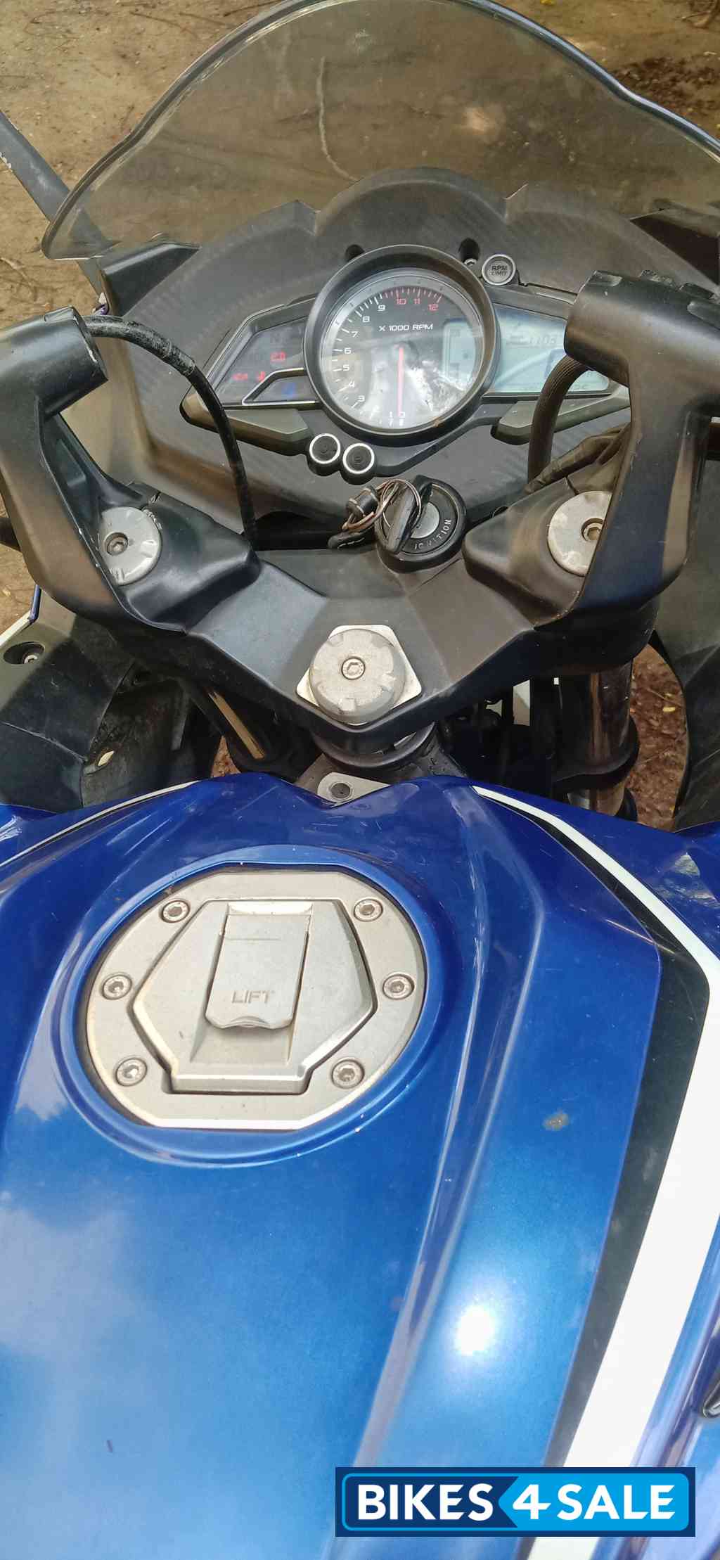 Bajaj Pulsar RS 200 ABS