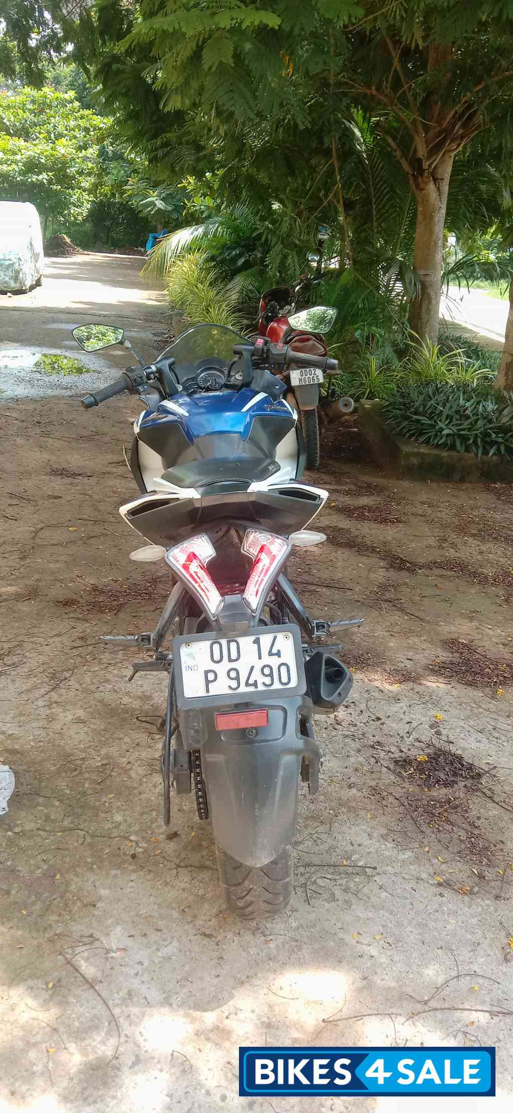 Bajaj Pulsar RS 200 ABS