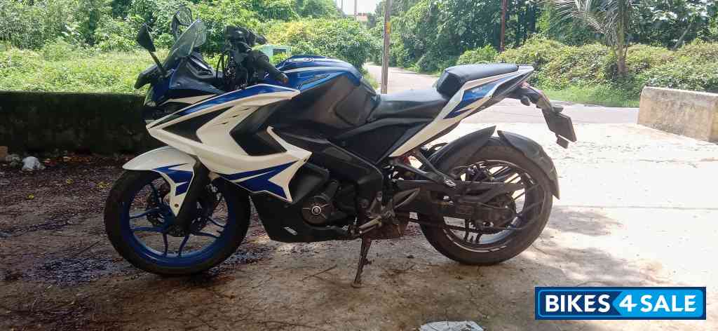 Bajaj Pulsar RS 200 ABS