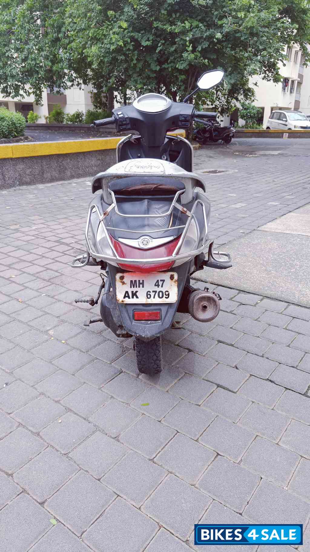 Black-grey Yamaha Fascino