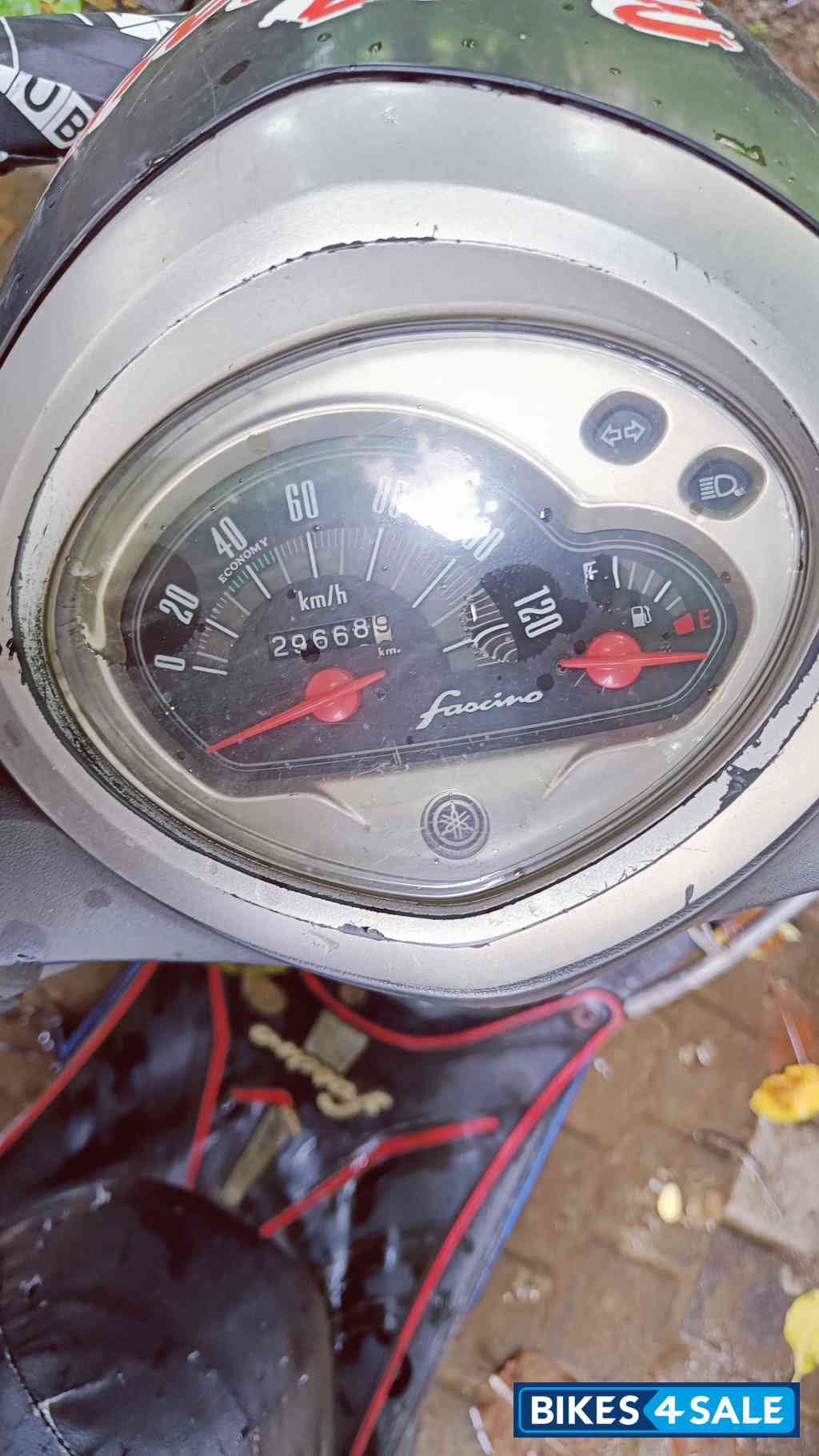 Black-grey Yamaha Fascino