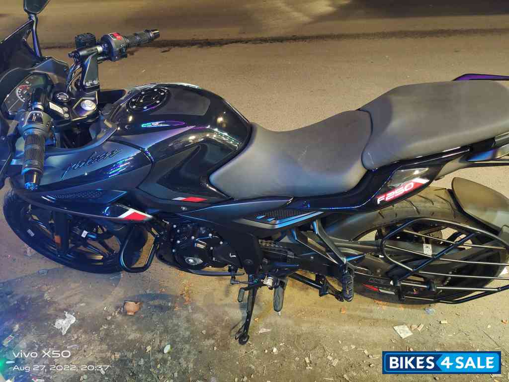 Black Bajaj Pulsar F250