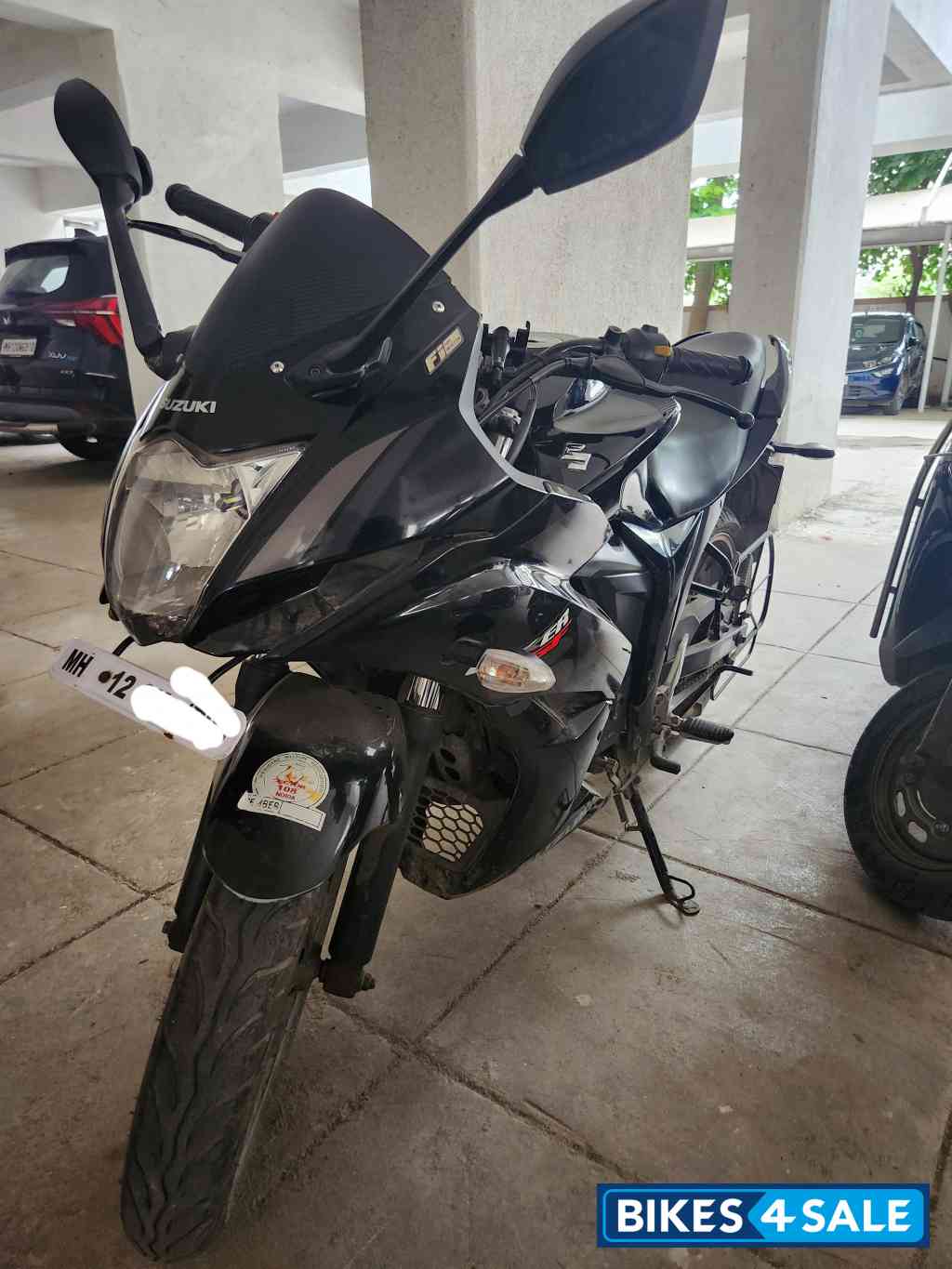 Black Suzuki Gixxer SF Fi