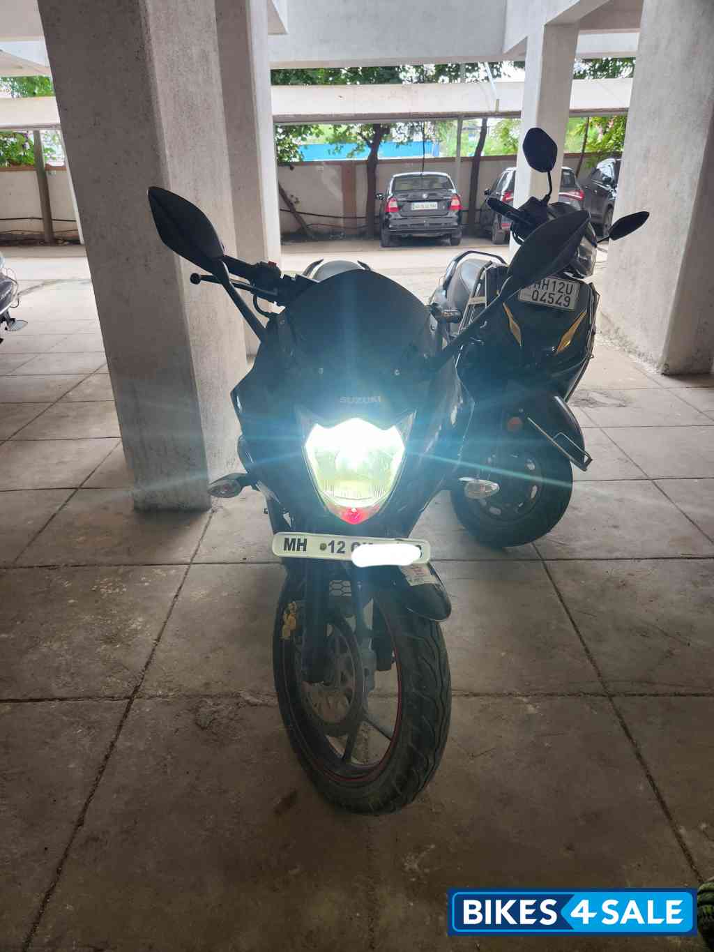Black Suzuki Gixxer SF Fi