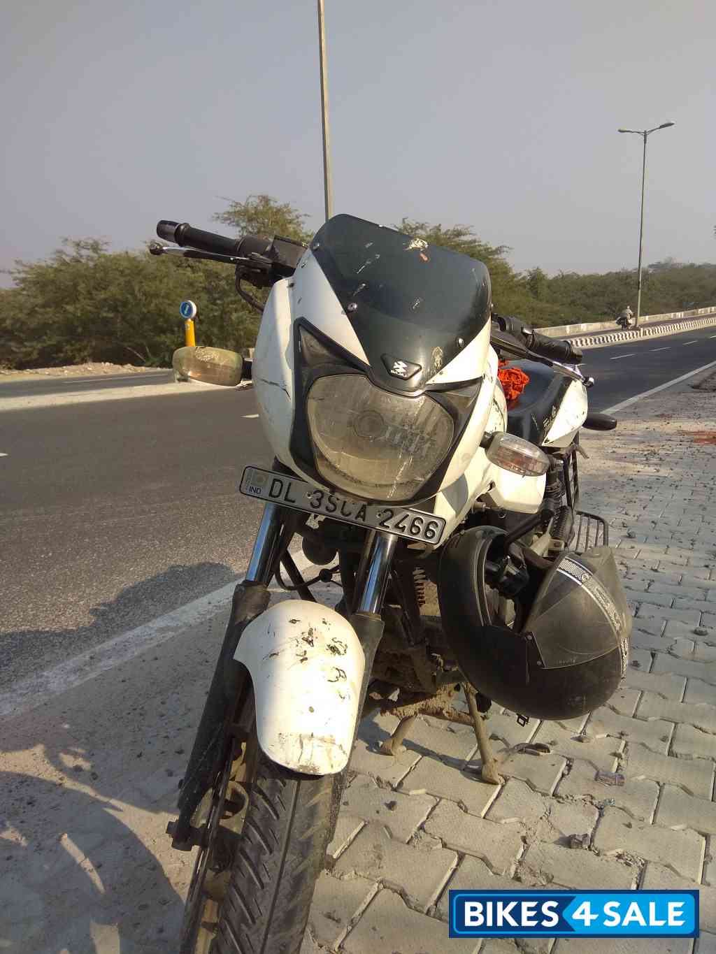 White Bajaj Pulsar 150