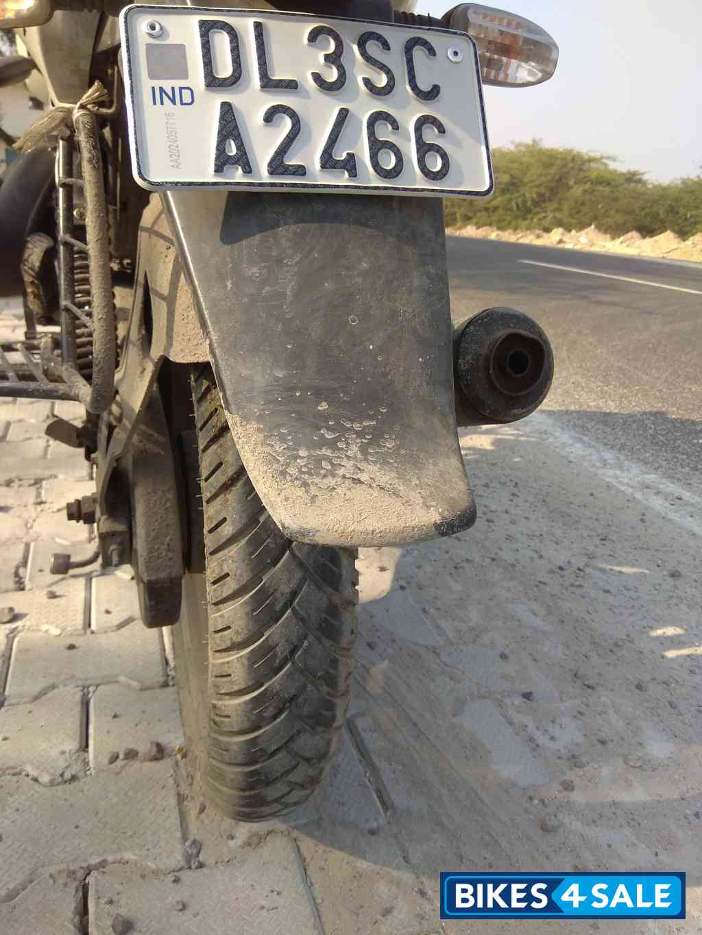 White Bajaj Pulsar 150 White Bajaj Pulsar 150