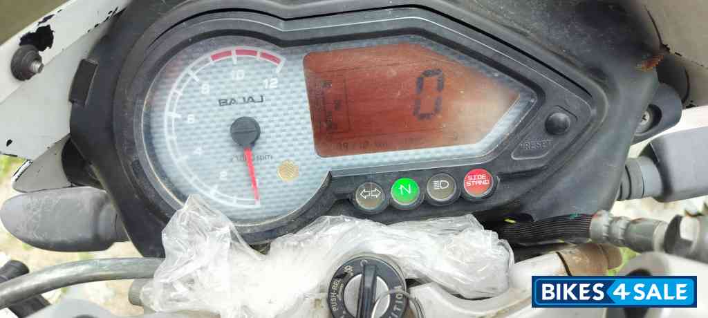 White Bajaj Pulsar 150 White Bajaj Pulsar 150