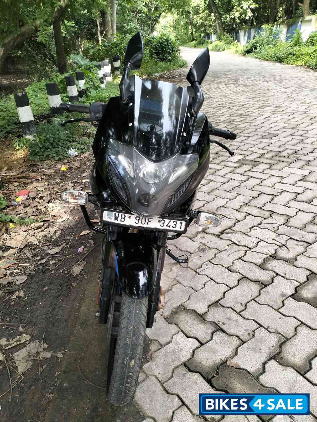 Bajaj Pulsar 220F