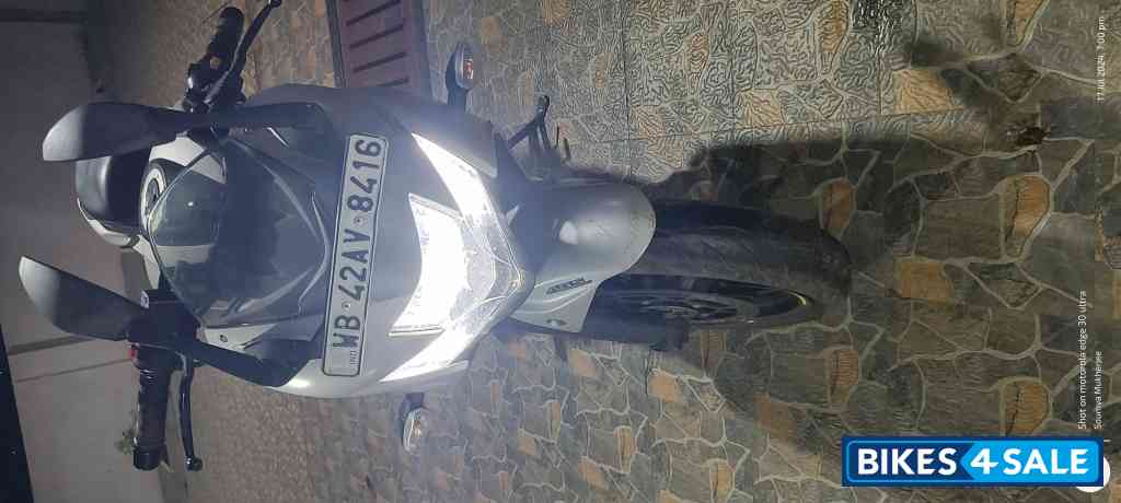 Silver Suzuki Gixxer SF 250