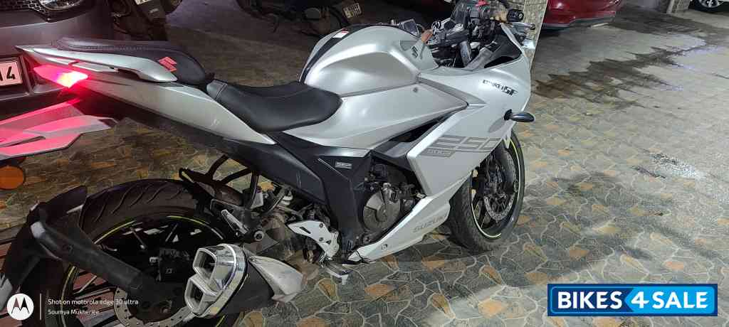 Silver Suzuki Gixxer SF 250