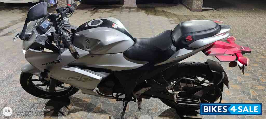 Silver Suzuki Gixxer SF 250