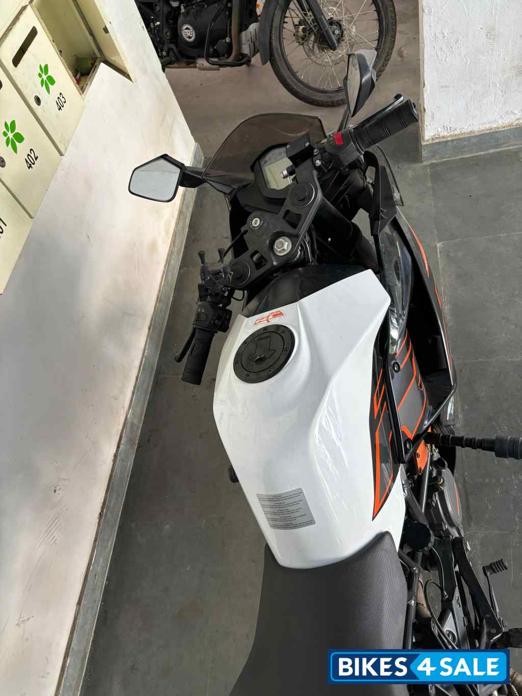 White KTM RC 125