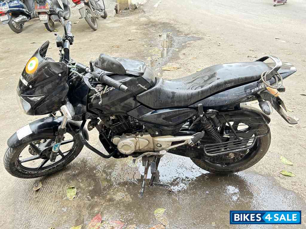 Black Bajaj Pulsar 150 DTSi Black Bajaj Pulsar 150 DTSi