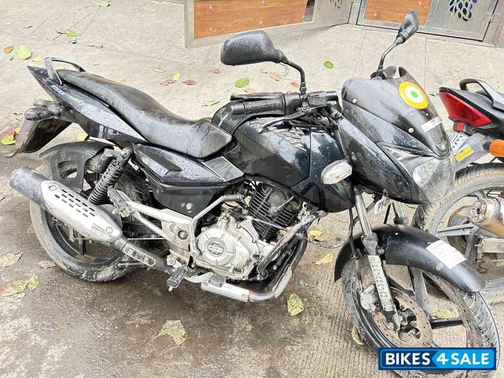 Black Bajaj Pulsar 150 DTSi Black Bajaj Pulsar 150 DTSi