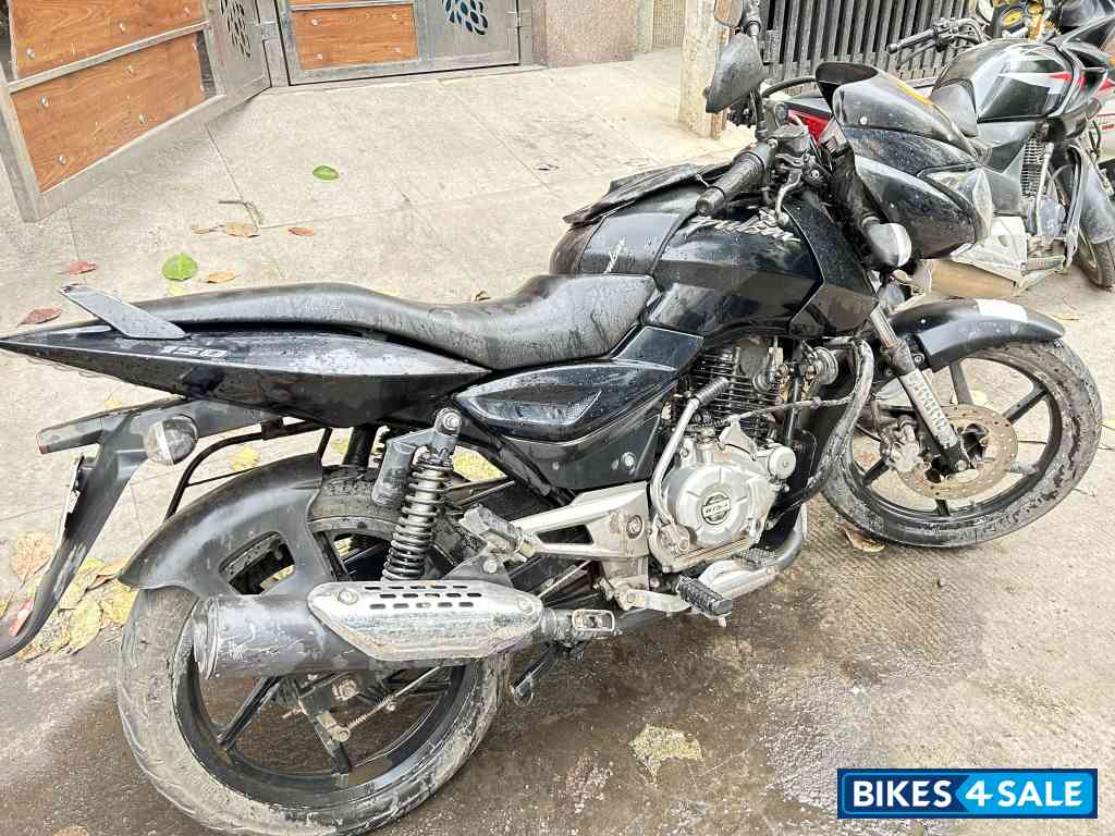 Black Bajaj Pulsar 150 DTSi Black Bajaj Pulsar 150 DTSi