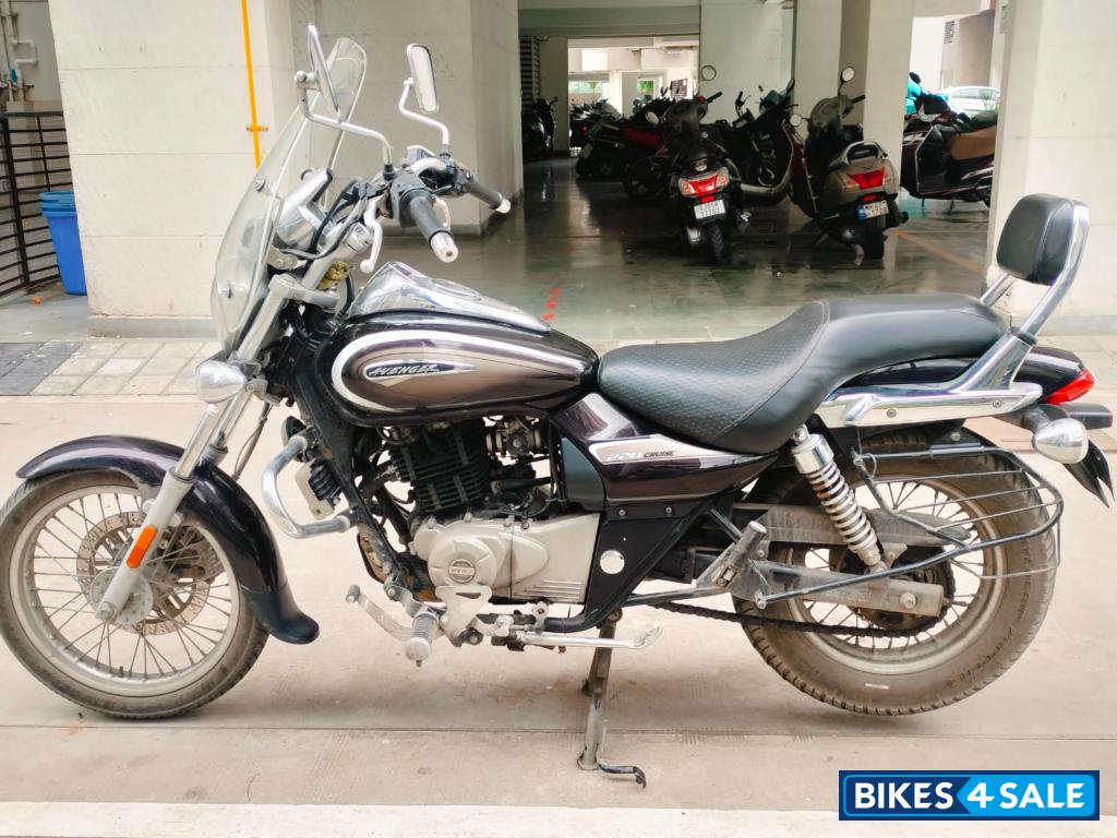 Bajaj Avenger Cruise 220 BS6