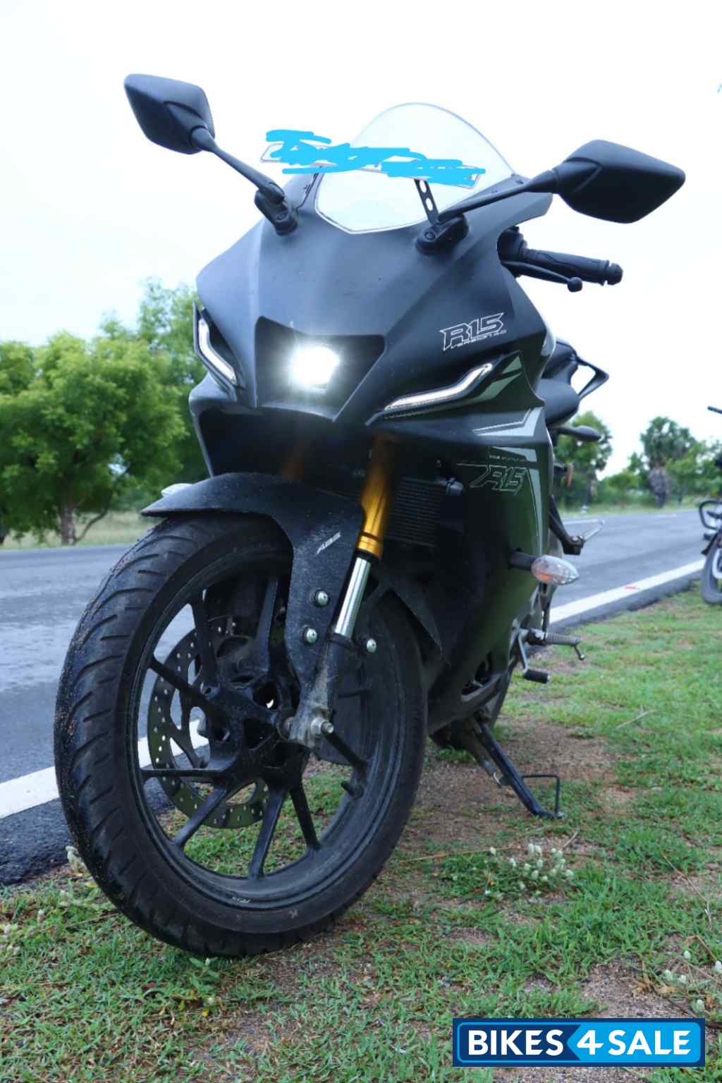 Yamaha R15 V4