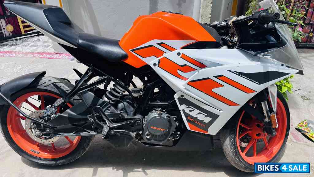Orange KTM RC 125 2020