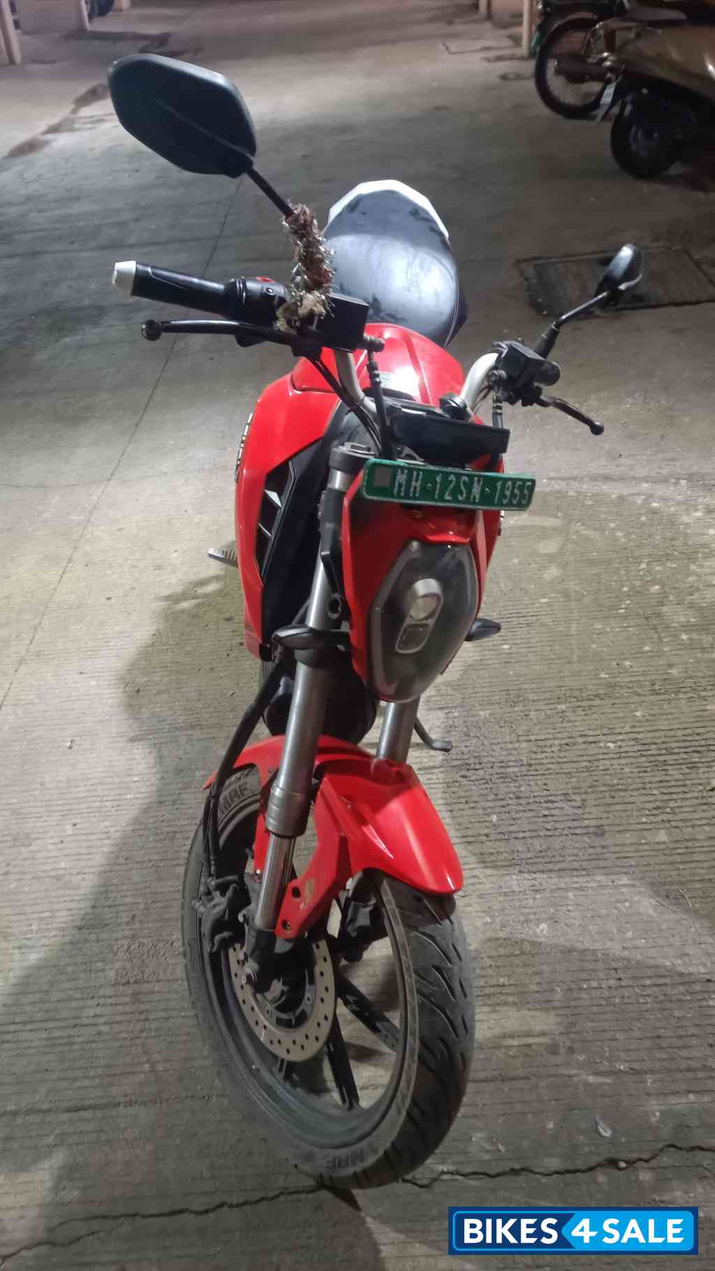 Eclipse Red Revolt RV400 Eclipse Red Eclipse Red Revolt RV400 Eclipse Red