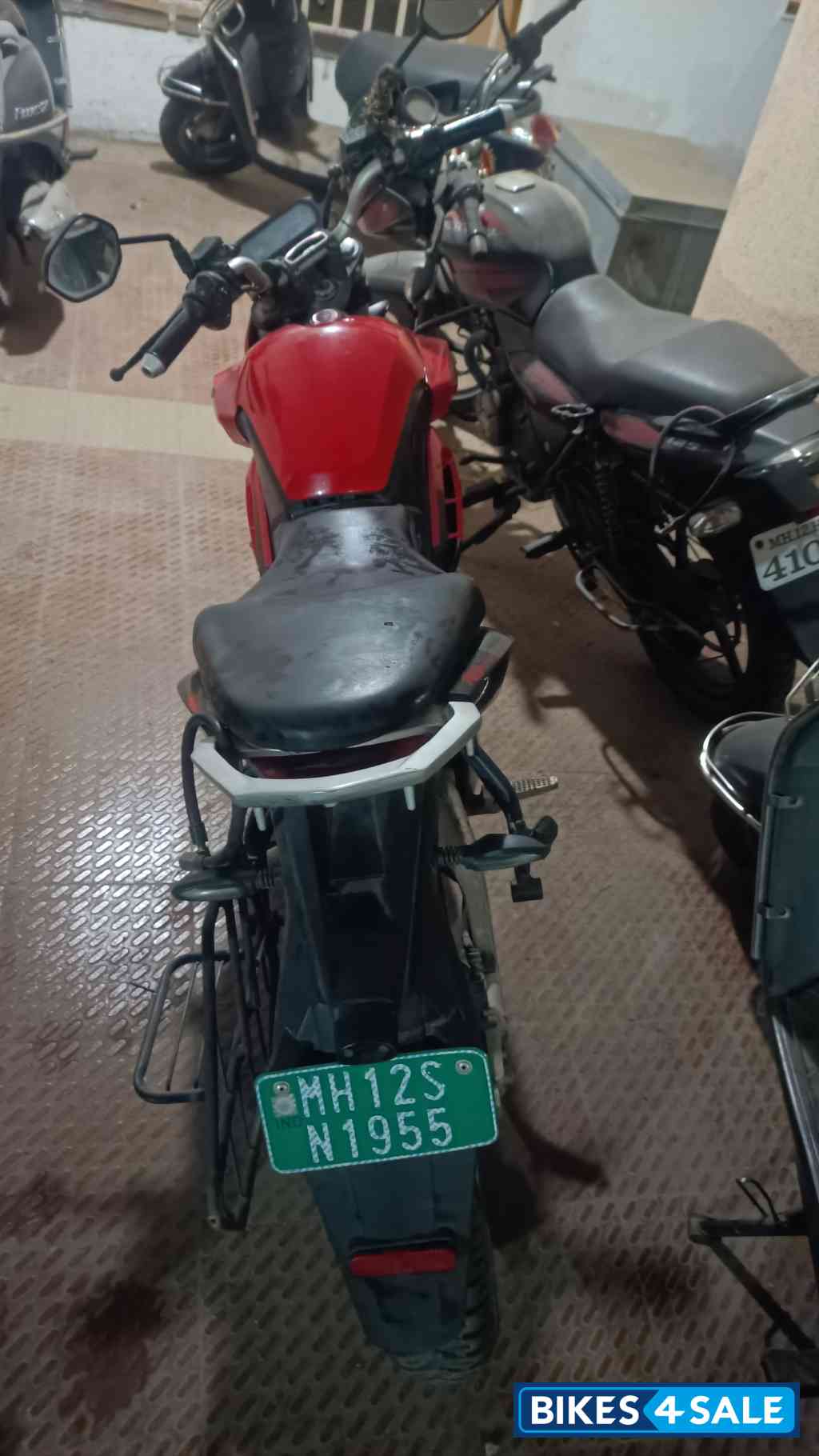 Eclipse Red Revolt RV400 Eclipse Red Eclipse Red Revolt RV400 Eclipse Red