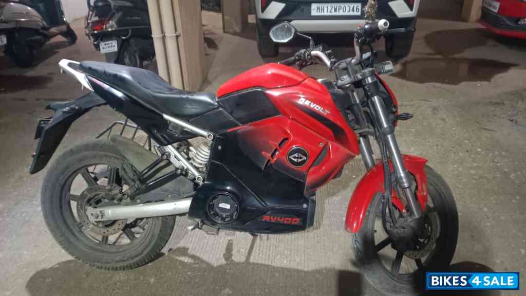 Eclipse Red Revolt RV400 Eclipse Red Eclipse Red Revolt RV400 Eclipse Red