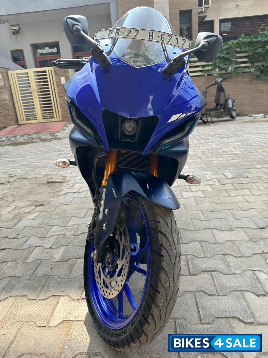 Blue Yamaha R15 V4