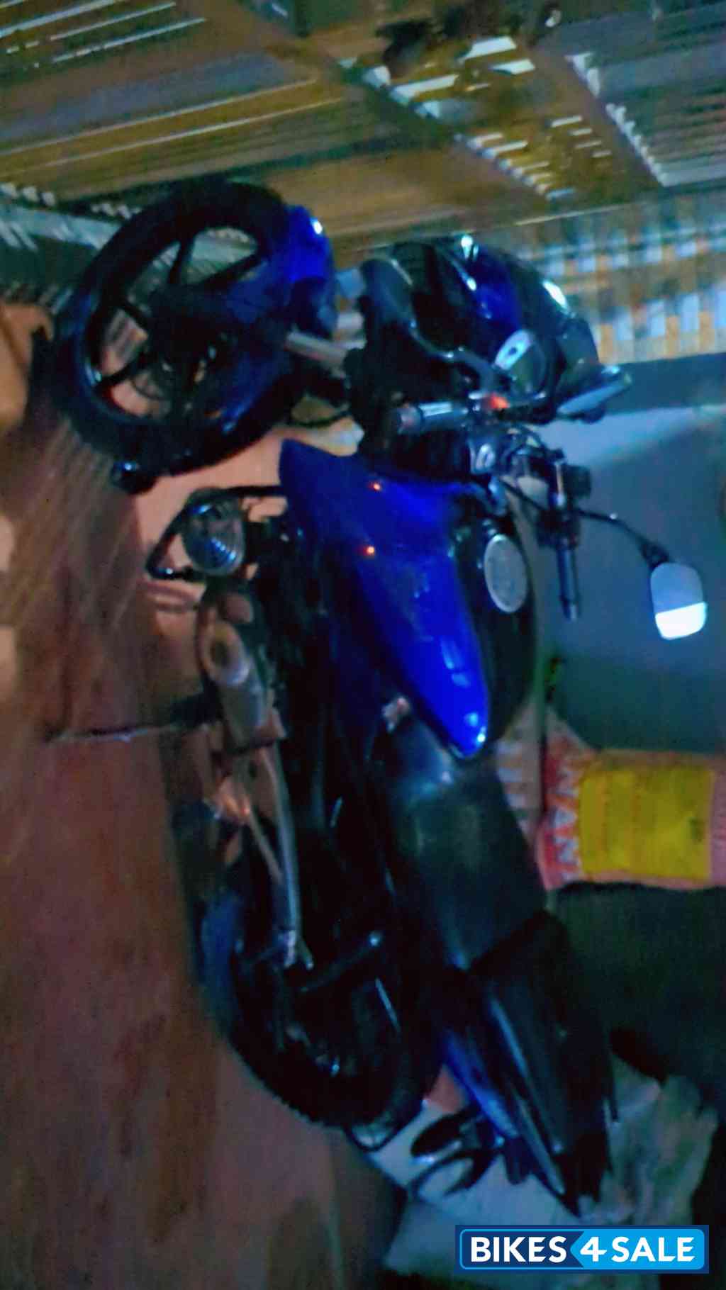Blue Bajaj Pulsar 180 DTSi