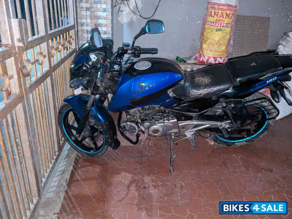 Blue Bajaj Pulsar 180 DTSi