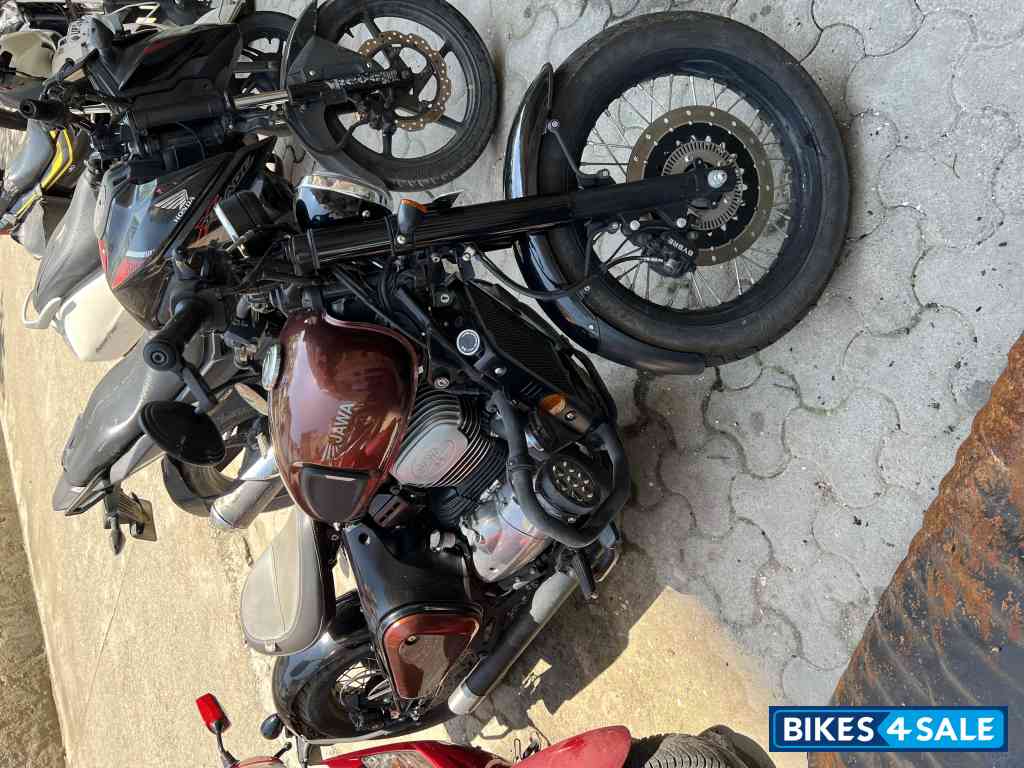 Jawa 42 Bobber Dual Channel ABS