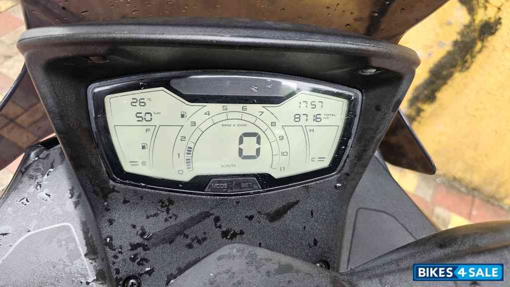 Black Aprilia SXR 160