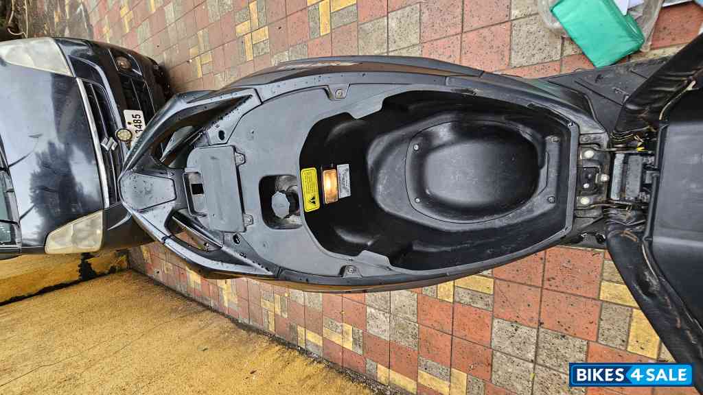 Black Aprilia SXR 160