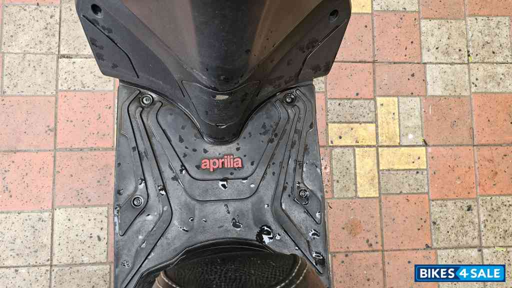 Black Aprilia SXR 160