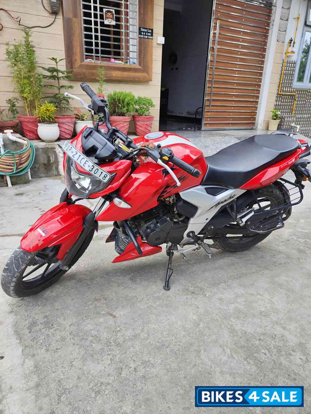 Red TVS Apache RTR 160 4V BS6