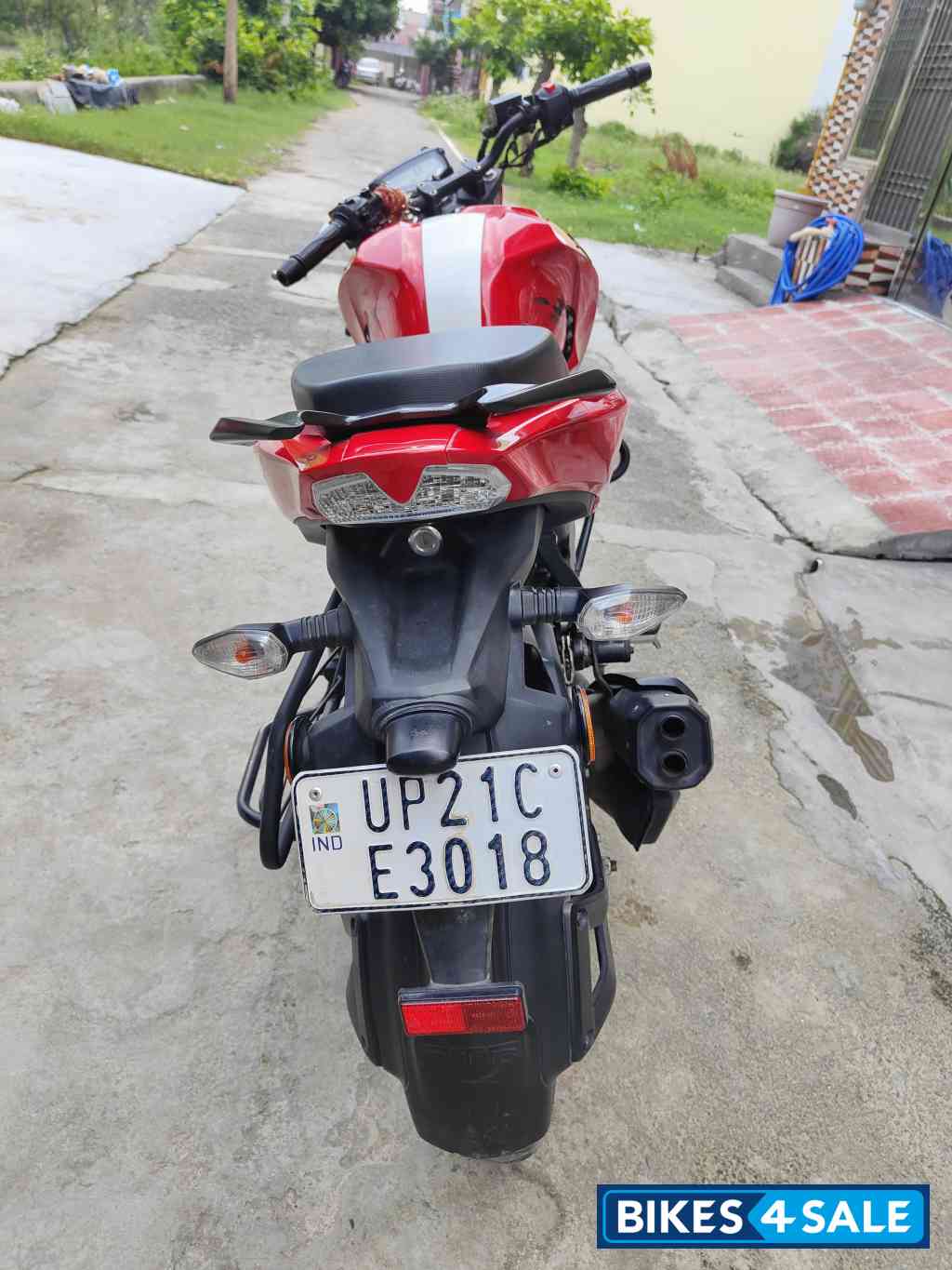 Red TVS Apache RTR 160 4V BS6