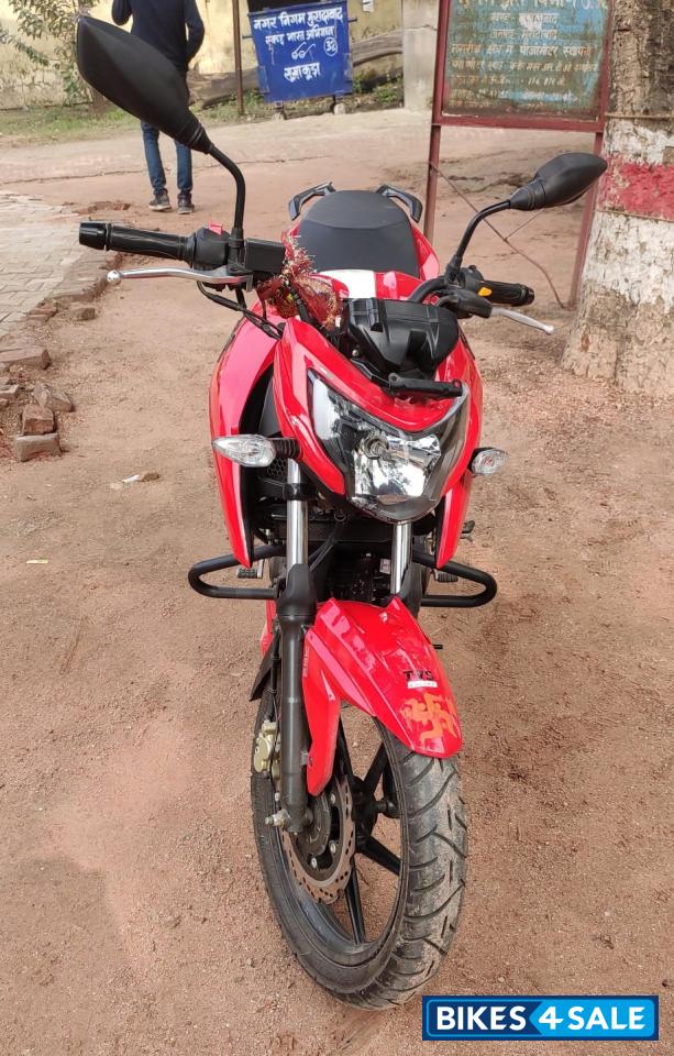 Red TVS Apache RTR 160 4V BS6