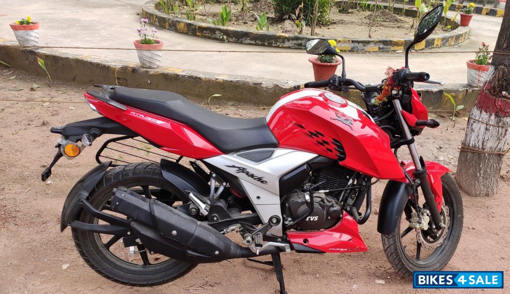 Red TVS Apache RTR 160 4V BS6