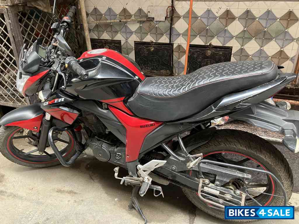 Black Red Suzuki Gixxer 150