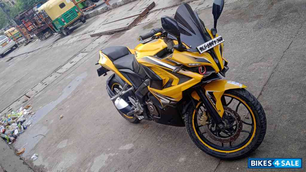 Bajaj Pulsar RS 200