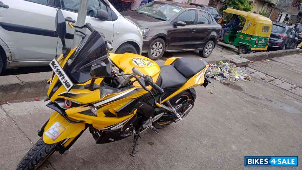 Bajaj Pulsar RS 200
