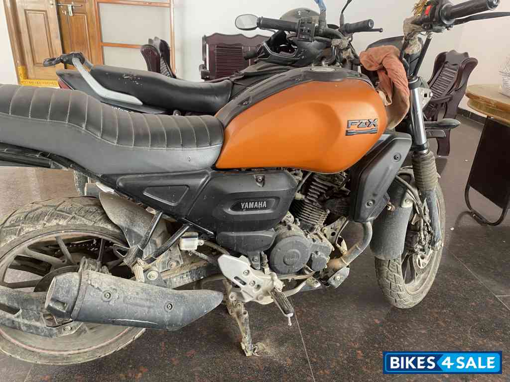 Orange Yamaha FZ-X